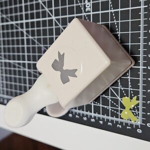 Bow paper punch